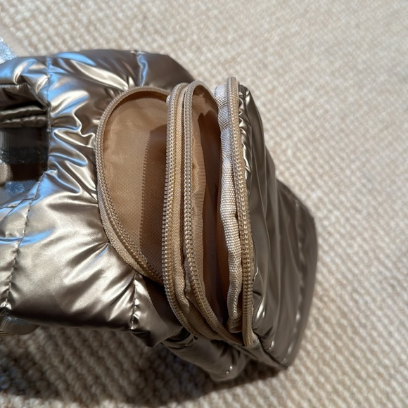 Crossbody hydro bag, quilted water bottle carrier and strap, - Picture 6 of 9